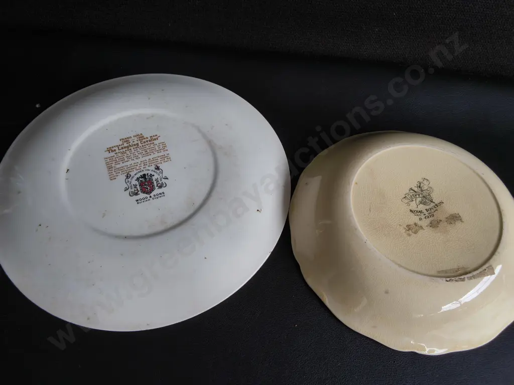 3 VINTAGE CERAMICS, INCLUDING 2 ROYAL DOULTON, AND WOOD & SONS DECORATIVE PLATE, WIDEST DIA 26 CM Image 1++