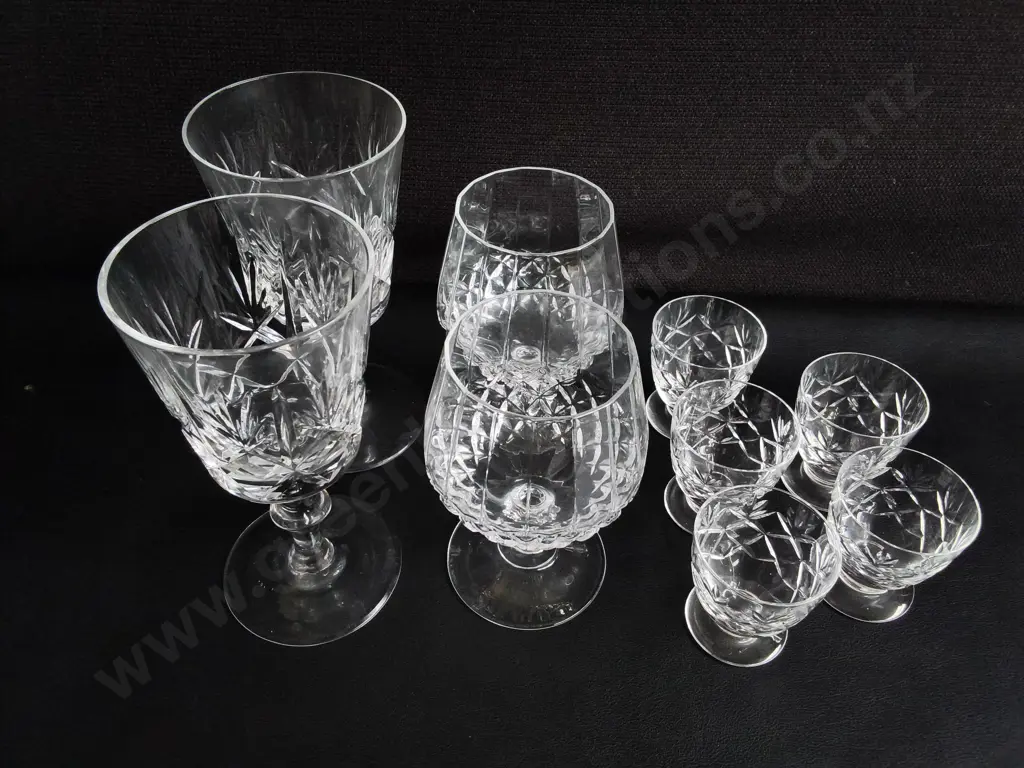 MIX OF VINTAGE CUT GLASS STEMWARE AND GLASSES, 9 PIECES, TALLEST H 16.5 CM Image 1++
