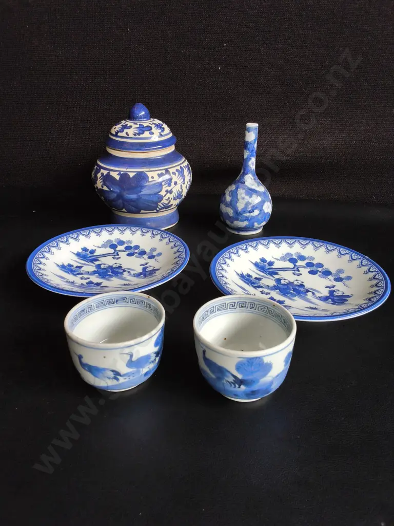 COLLECTION OF VINTAGE BLUE AND WHITE PORCELAIN CHINESE ITEMS, 6 PIECES, TALLEST H 15 CM Image 1++