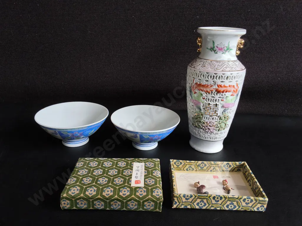 4 PIECES ASIAN CERAMICS AND DECOR, CHINESE FAMILLE ROSE VASE, PAIR OF TEA BOWLS, AND CHINESE BEAN SCULPTURE Image 1++