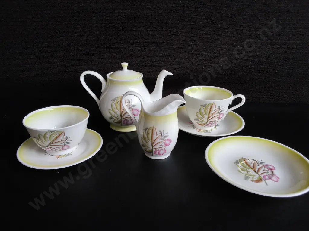 VINTAGE ROSLYN FINE BONE CHINA TEA SET, 7 PIECES, TALLEST H 13 CM Image 1++