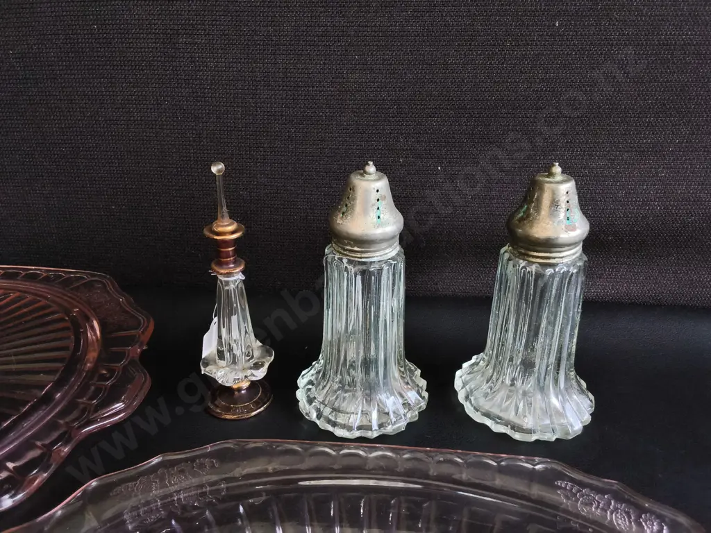 VINTAGE DEPRESSION GLASS, PINK TRAY AND FOOTED PLATE, GLASS SHAKER SETS, AND PERFUME BOTTLE, WIDEST W 28 CM Image 1++