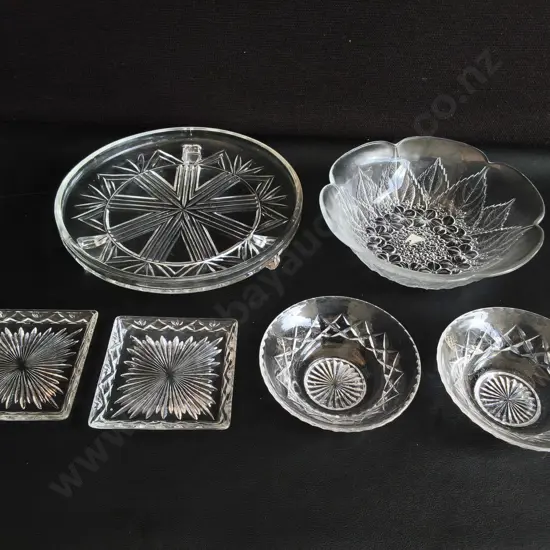 MIS OF PRESS GLASSWARE, INCLUDING BOWLS, COASTERS, PEDESTAL DISH, WIDEST DIA 22 CM