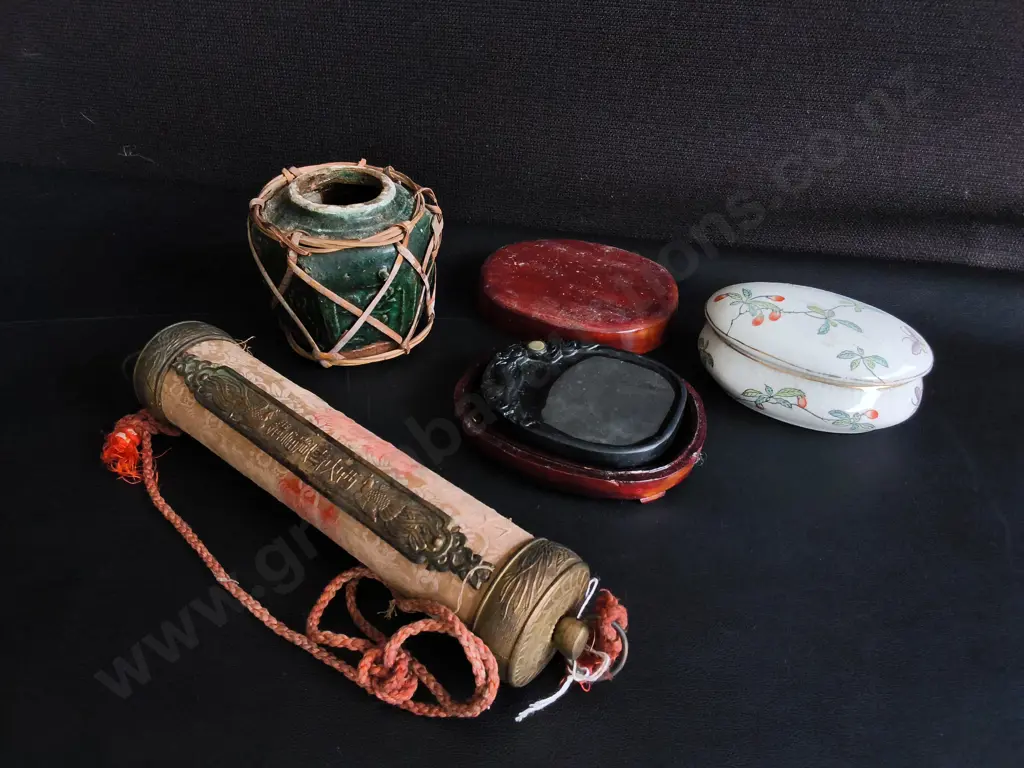 COLLECTION OF VINTAGE ASIAN ITEMS, 4 PIECES Image 1++