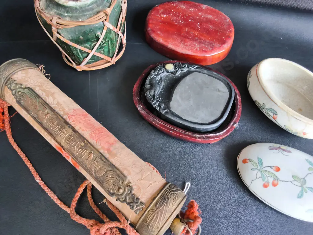 COLLECTION OF VINTAGE ASIAN ITEMS, 4 PIECES Image 1++