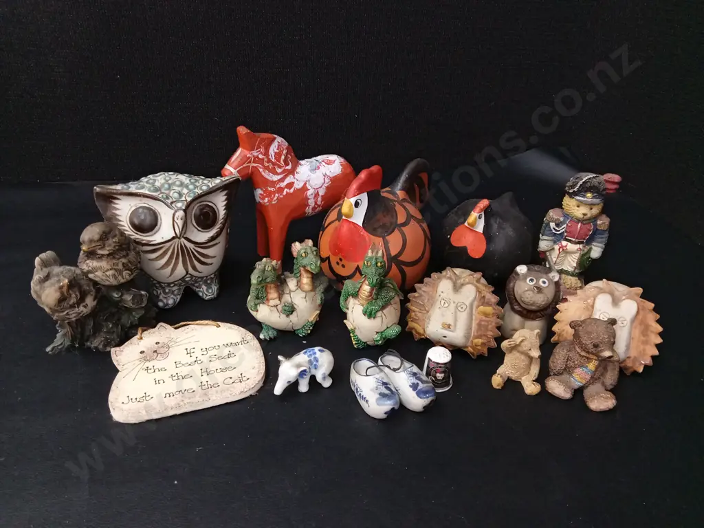 ASSORTED DECORATIVE FIGURINES Image 1++