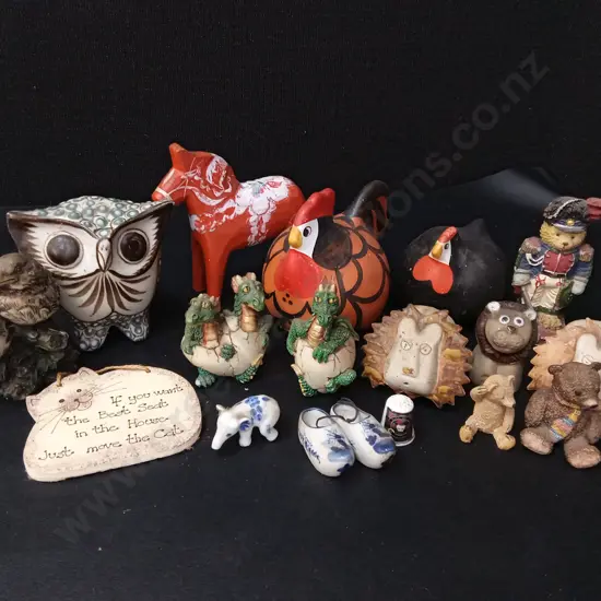 ASSORTED DECORATIVE FIGURINES