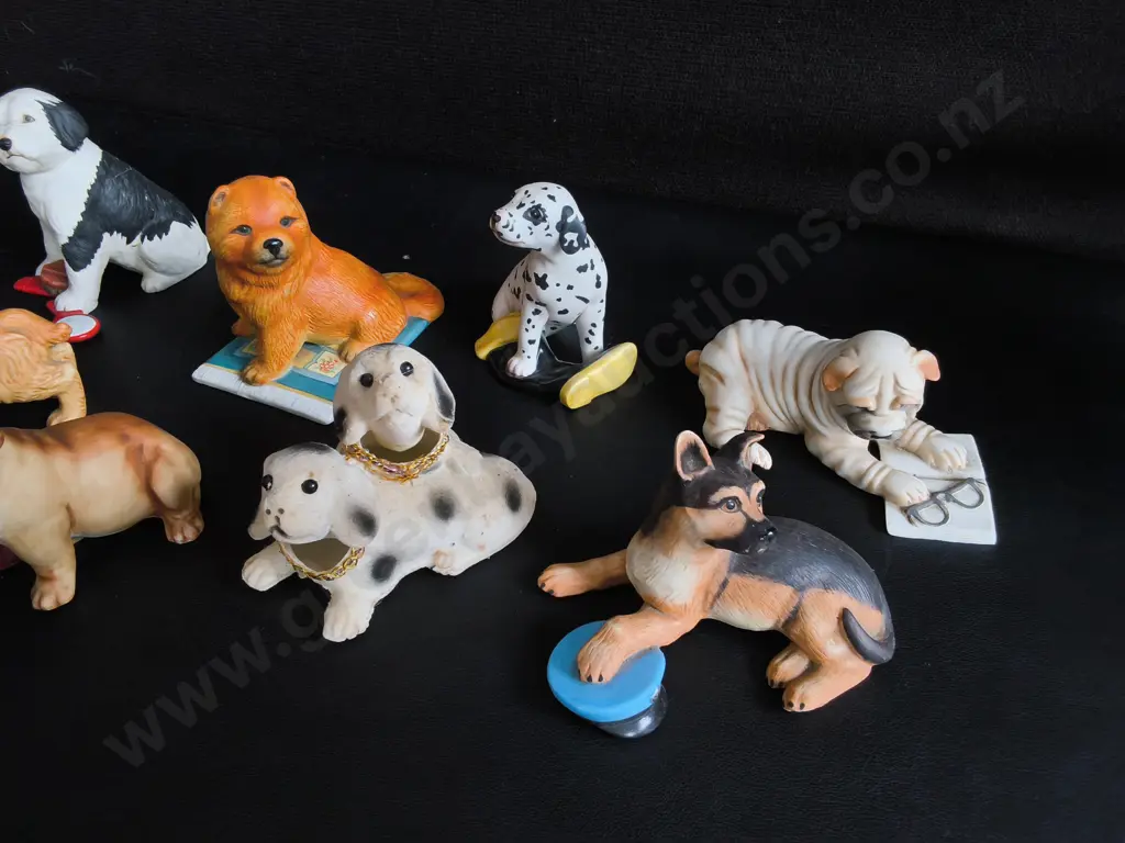 COLLECTION OF DOG ORNAMENTS, INCLUDING 7 FRANKLIN MINT VINTAGE "THE WORLD OF PUPPIES" PORCELAIN FIGURES, TALLEST H 11 CM Image 1++