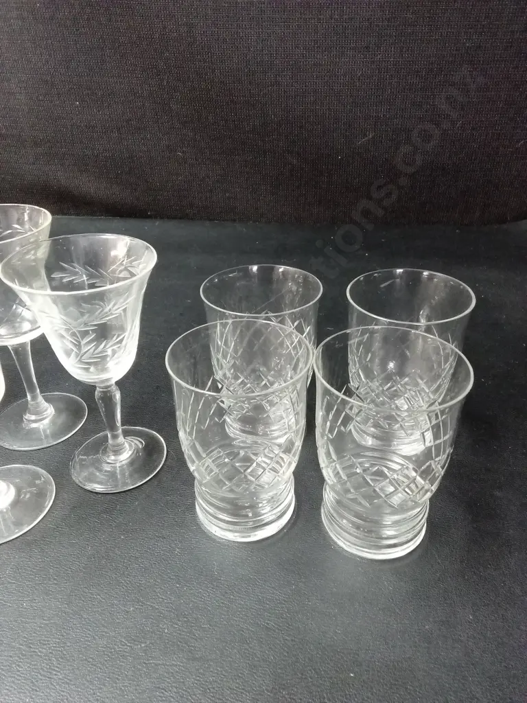 ASSORTED GLASS ITEMS TALLEST H11CM Image 1++