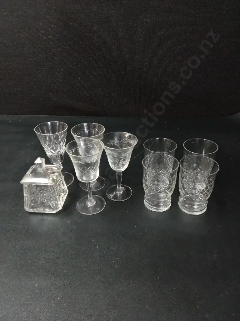 ASSORTED GLASS ITEMS TALLEST H11CM Image 1++