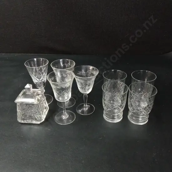 ASSORTED GLASS ITEMS TALLEST H11CM
