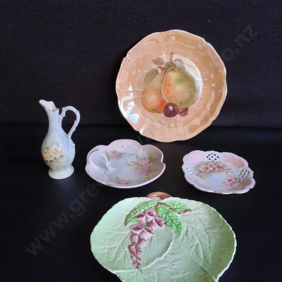 5 PIECES VINTAGE PORCELAIN DISHES AND MINIATURE VASE, TALLEST H 14 CM