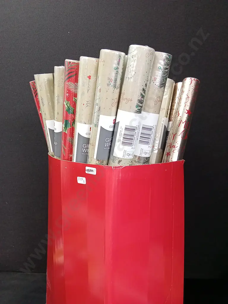 BOX OF CHRISTMAS WRAPPING PAPER Image 1++