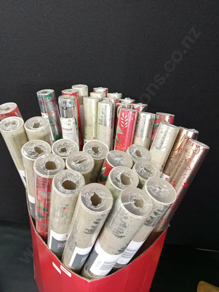 BOX OF CHRISTMAS WRAPPING PAPER Image 1++