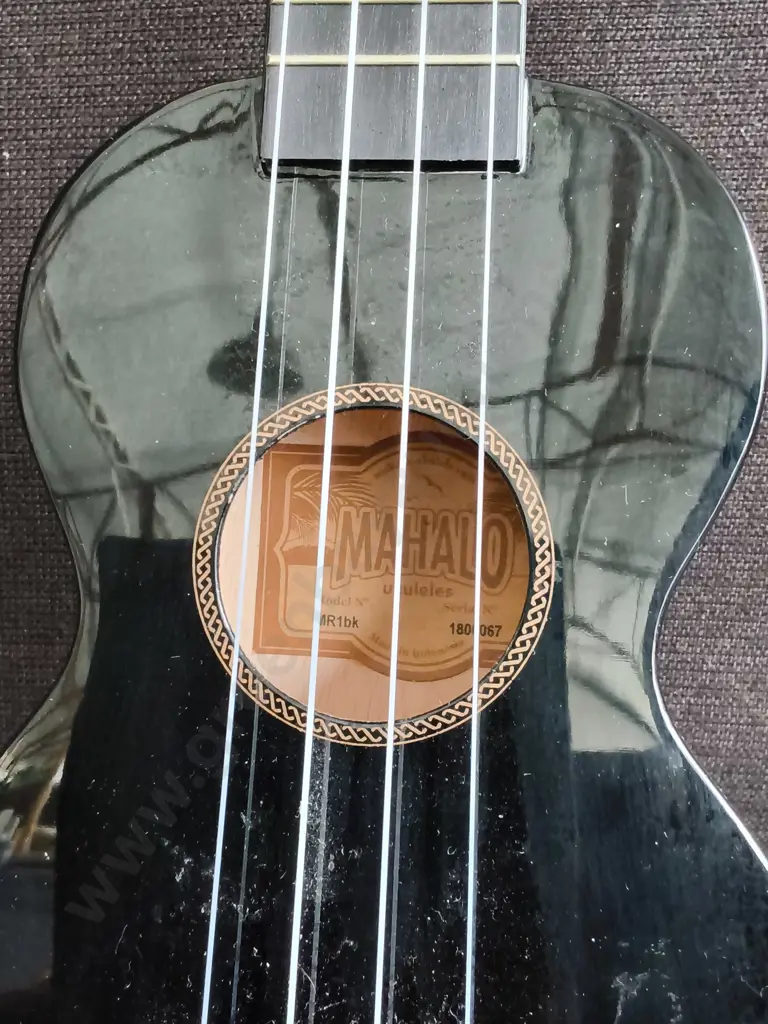 MAHALO RAINBOW SERIES SOPRANO UKELELE Image 1++