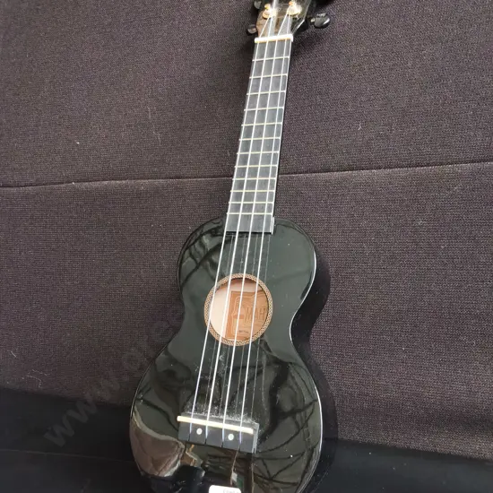 MAHALO RAINBOW SERIES SOPRANO UKELELE