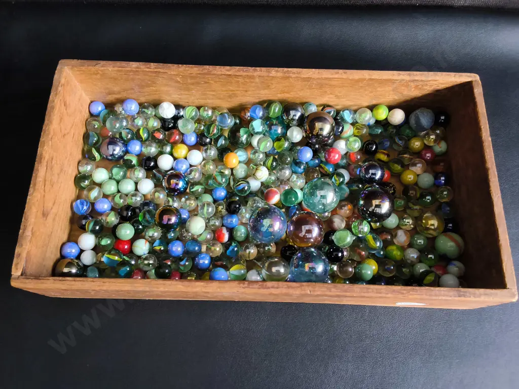 BOX OF VINTAGE MARBLES Image 1++