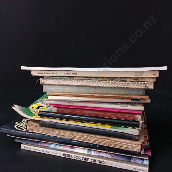 BOX OF VINTAGE COOKBOOKS
