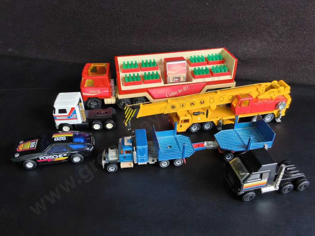 BOX MIX OF TOYS, INCLUDING VINTAGE VEHICLE TOYS Image 1++