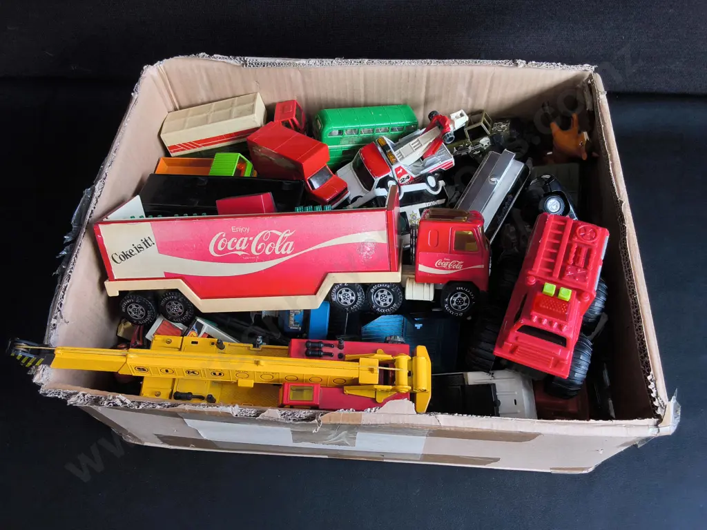 BOX MIX OF TOYS, INCLUDING VINTAGE VEHICLE TOYS Image 1++
