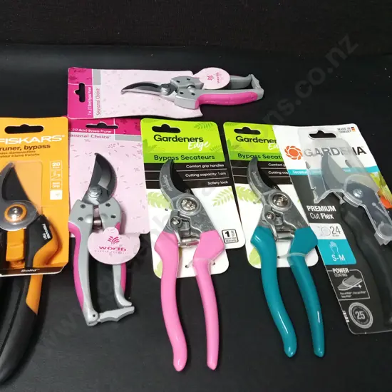 6 PAIRS OF GARDEN SECATEURS