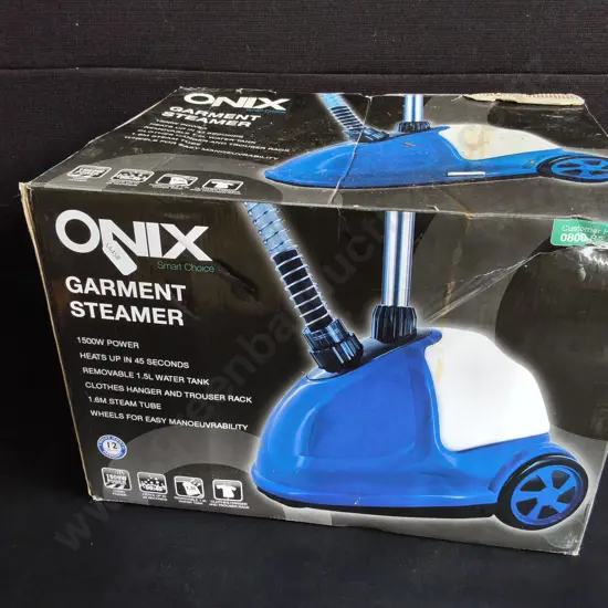 BRAND NEW GARMENT STEAMER, BOXED