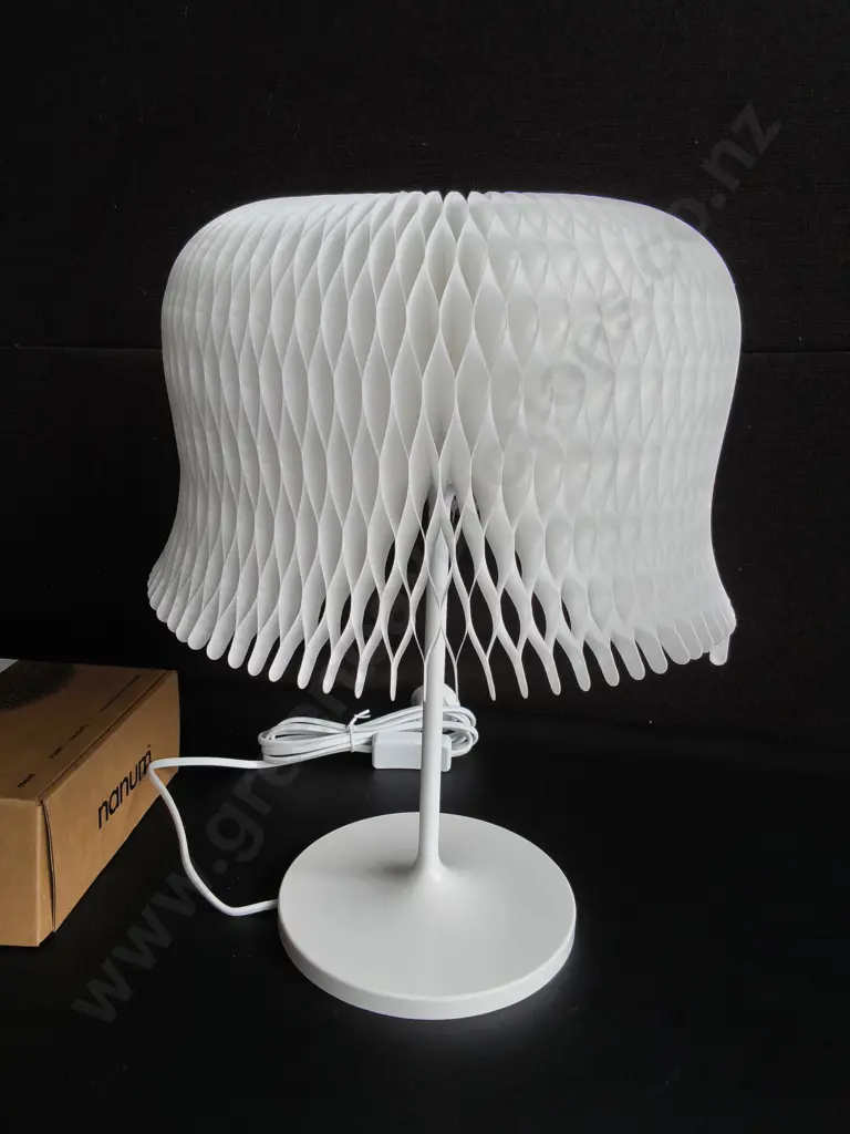 BRAND NEW D'LIGHT TRANSFORMING LED LAMP, HEART SHAPE, 25.5 CM X 25.5 CM X 47 CM Image 1++