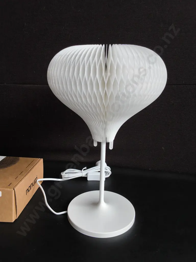 BRAND NEW D'LIGHT TRANSFORMING LED LAMP, HEART SHAPE, 25.5 CM X 25.5 CM X 47 CM Image 1++
