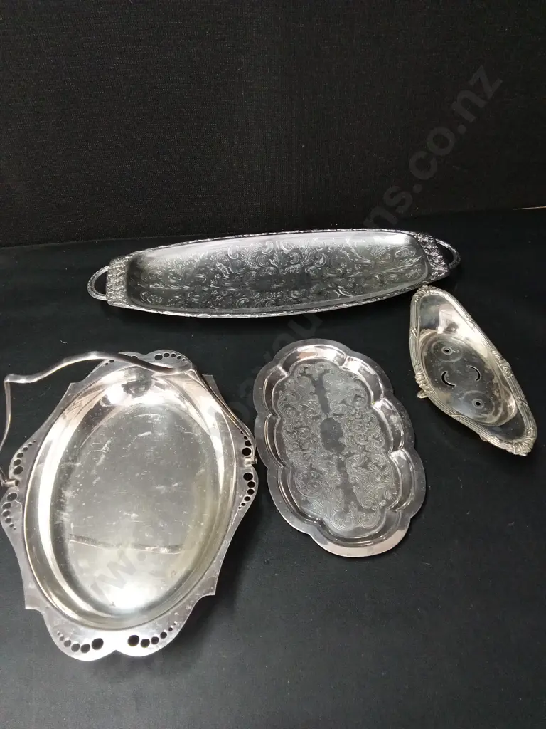 4 VINTAGE SILVER PLATED DISHES Image 1++