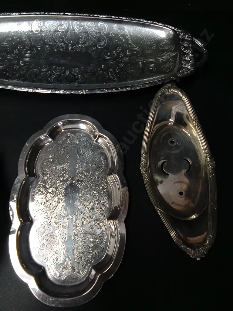 4 VINTAGE SILVER PLATED DISHES Image 1++