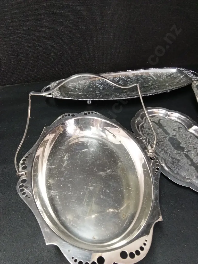 4 VINTAGE SILVER PLATED DISHES Image 1++