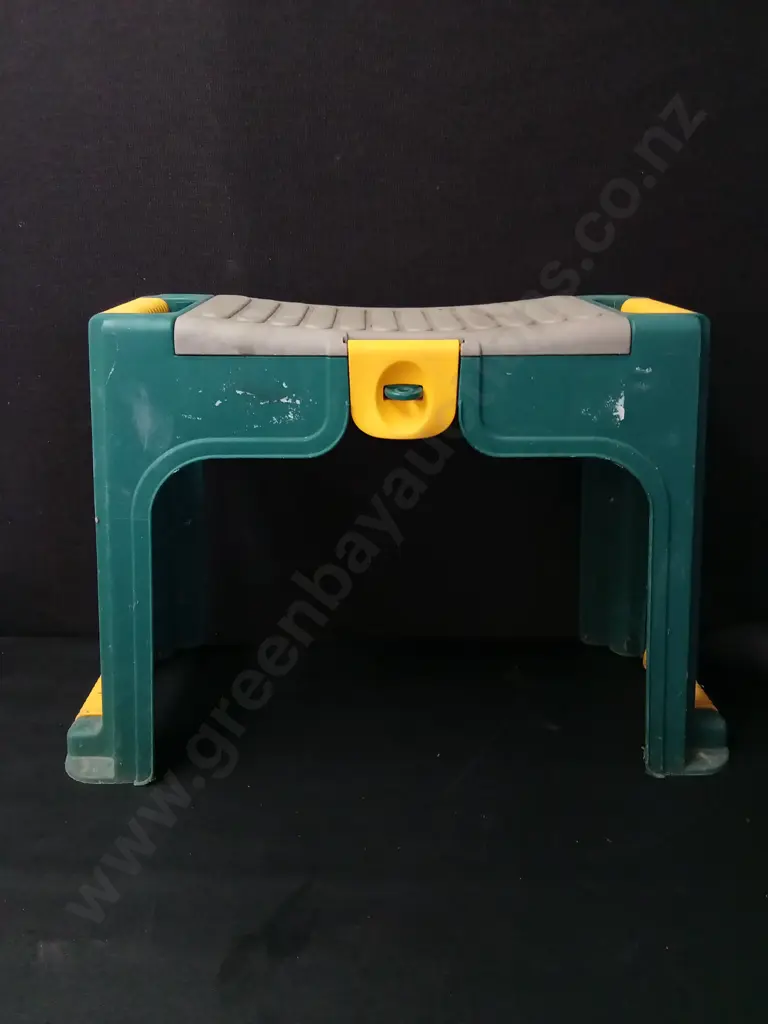 GARDEN KNEELER WITH STORAGE H38CM Image 1++