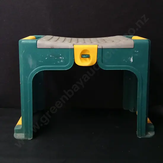 GARDEN KNEELER WITH STORAGE H38CM