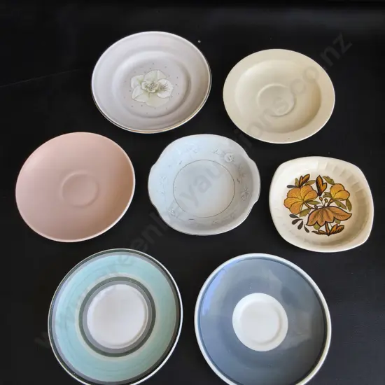 MIX OF VINTAGE PLATES, 7 PIECES, WIDEST DIA 17 CM