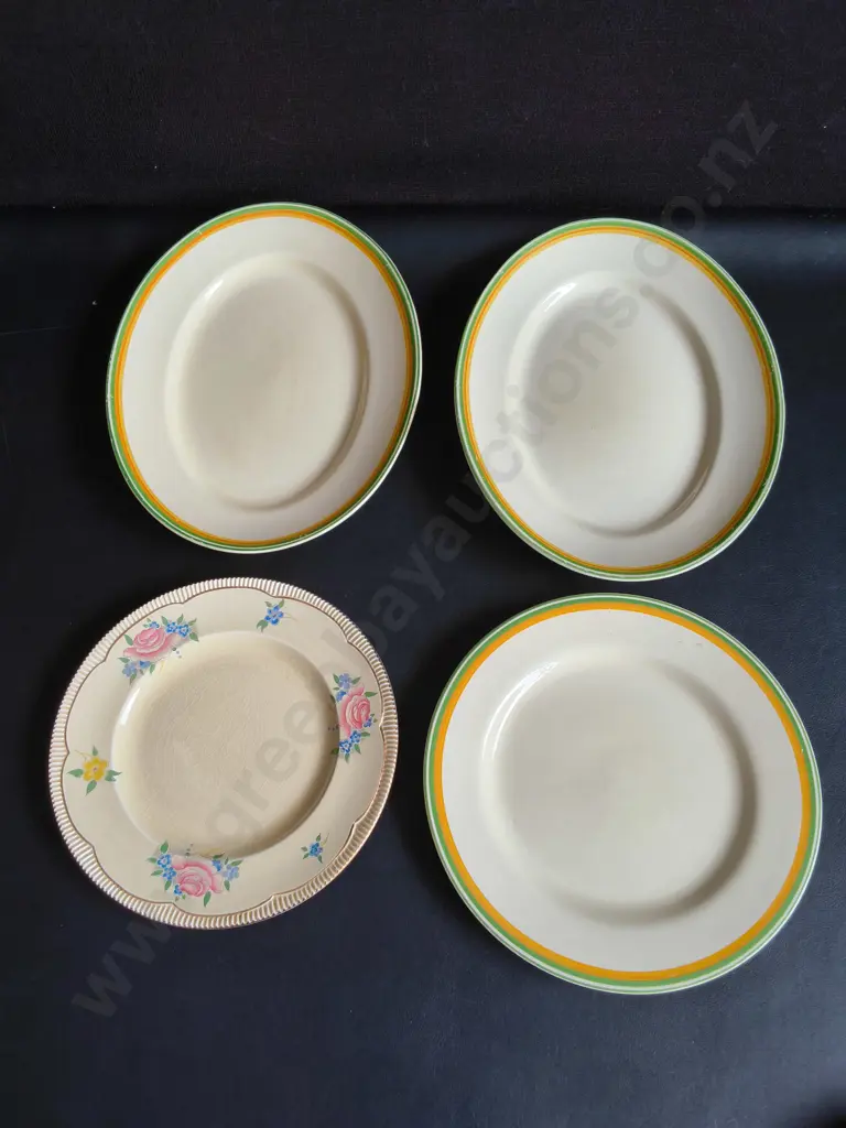 4 VINTAGE CLARICE CLIFF PLATES, WIDEST W 32 CM Image 1++
