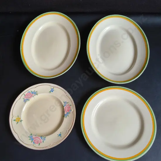 4 VINTAGE CLARICE CLIFF PLATES, WIDEST W 32 CM