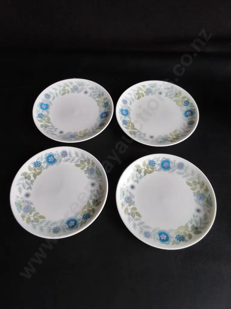 SET OF 4 WEDGWOOD BONE CHINA PLATES, DIA 17 CM Image 1++
