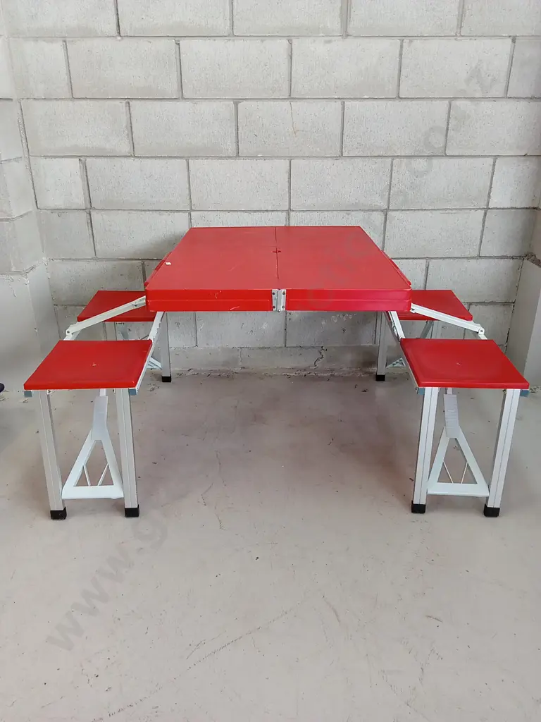 FOLDABLE LUNCH BENCH IN CASE, 69CM TALL Image 1++