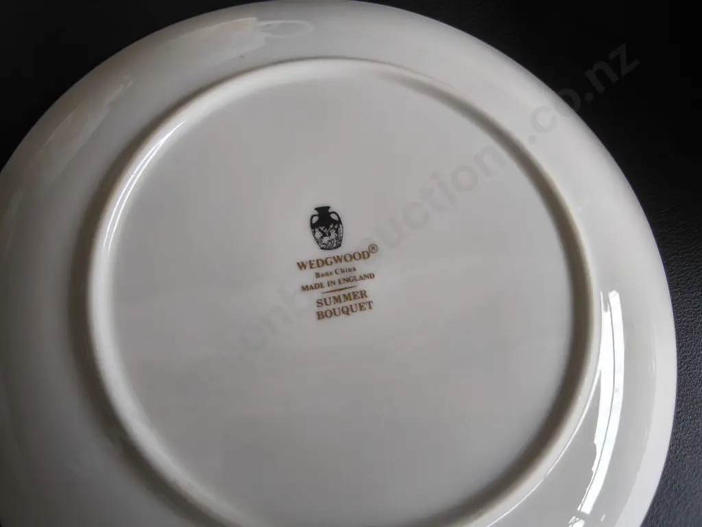 VINTAGE WEDGWOOD BONE CHINA "SUMMER BOUQUET" DINNER SET, 30 PIECES Image 1++