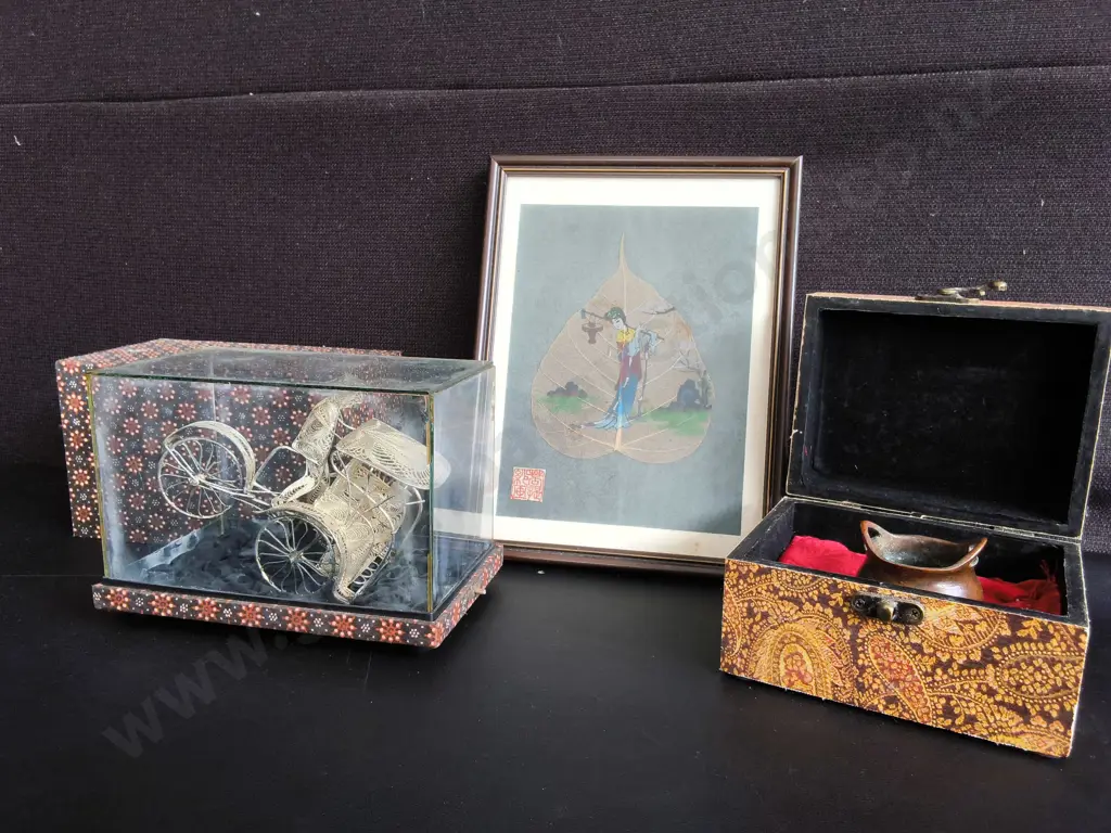 3 PIECES VINTAGE ASIAN DECOR, TALLEST H 26 CM Image 1++