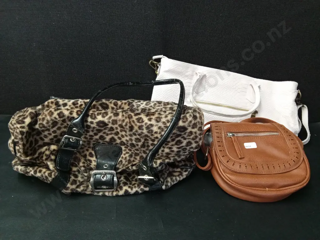 3 HANDBAGS Image 1++
