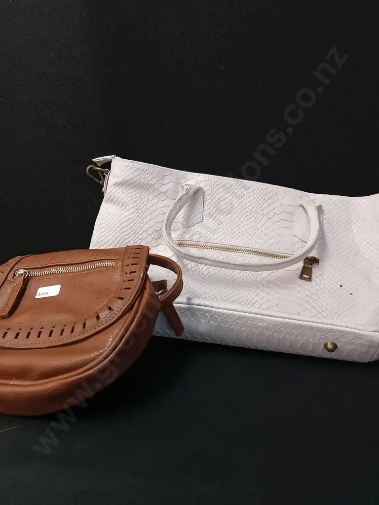 3 HANDBAGS Image 1++