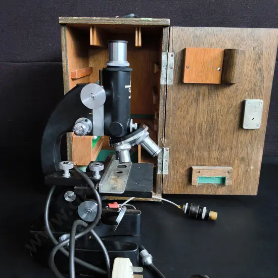 VINTAGE UNION OPTICAL METALLURGICAL MICROSCOPE WITH WOODEN CARRYING CASE