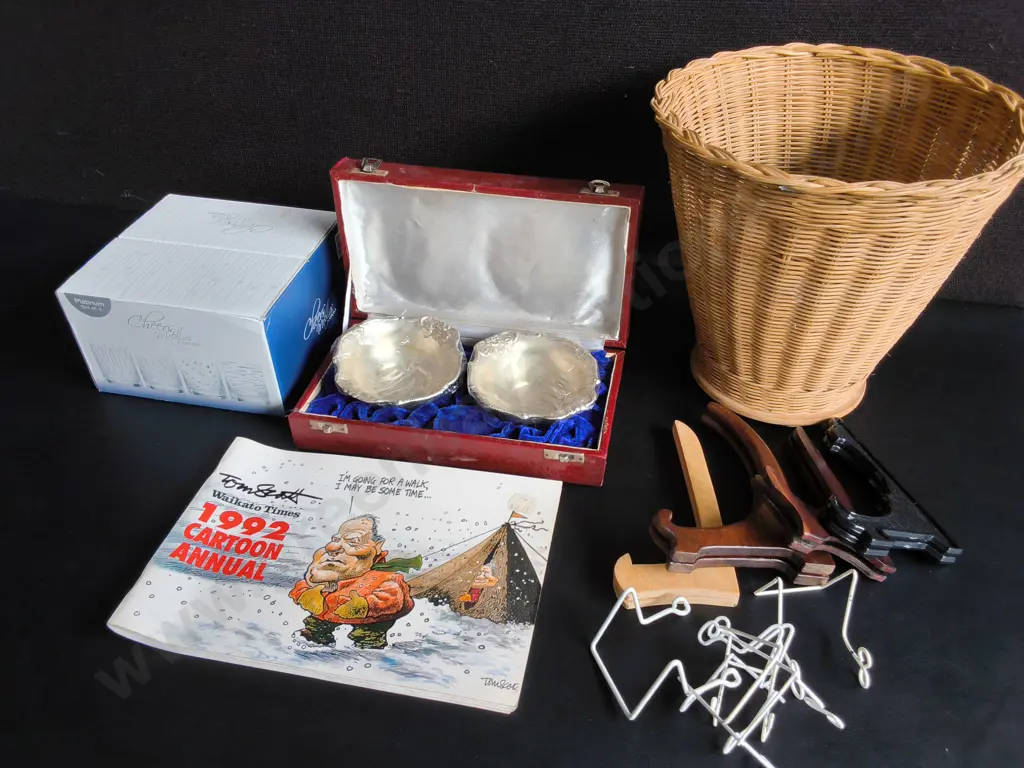 MISCELLANEOUS MIX OF ITEMS, TALLEST H 26 CM Image 1++