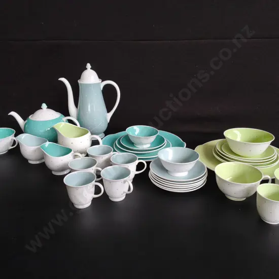 VINTAGE 1950S SUSIE COOPER COFFEE AND TEA SERVICE SET, TRI COLOR PASTEL COLLECTION, 34 PIECES, TALLEST H 25 CM