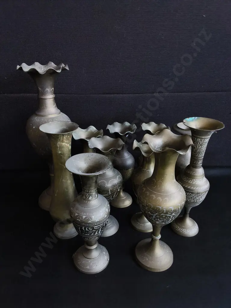 COLLECTION OF VINTAGE ETCHED BRASS VASES TALLEST H 40 CM Image 1++