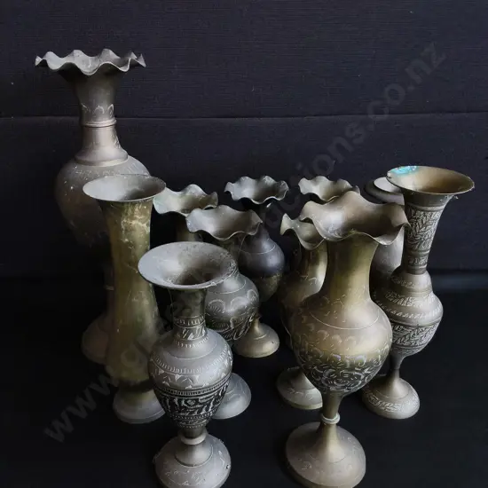 COLLECTION OF VINTAGE ETCHED BRASS VASES TALLEST H 40 CM