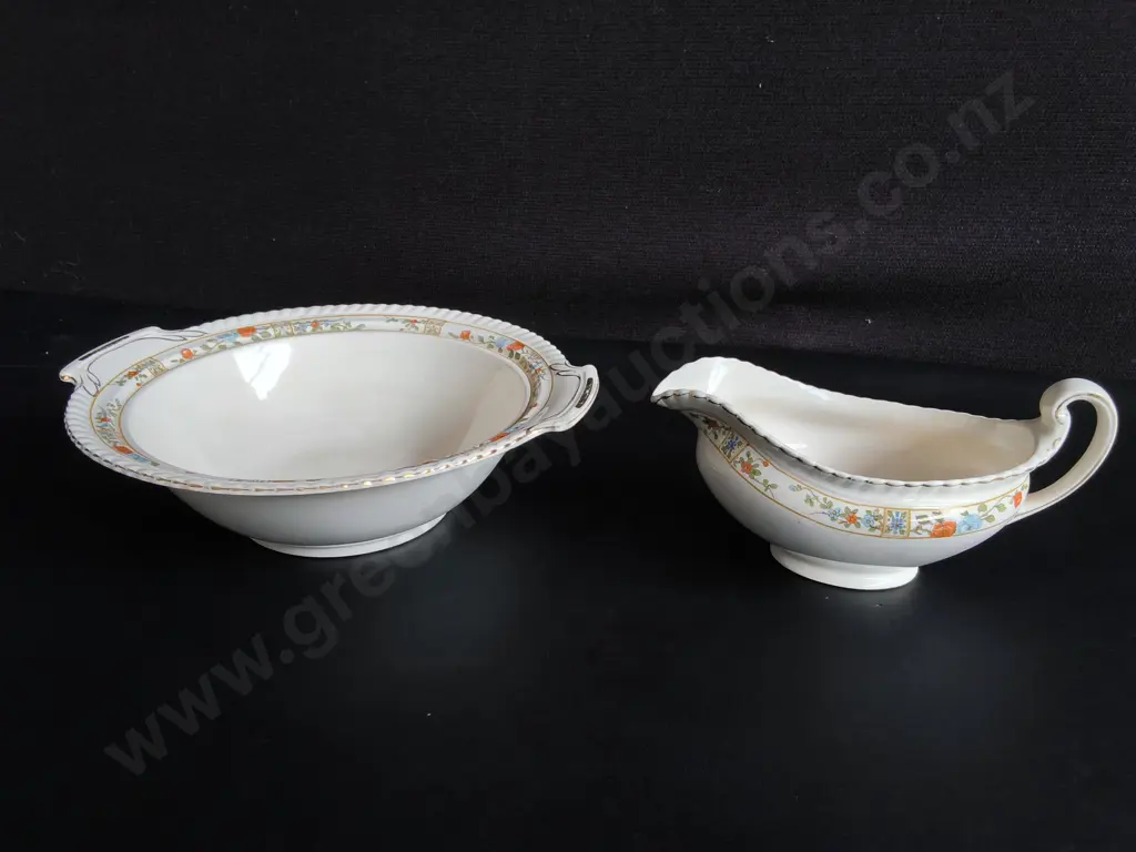 VINTAGE JOHNSON BROS FONE CHINA, TUREEN AND GRAVY BOAT, WIDEST W 26 CM Image 1++