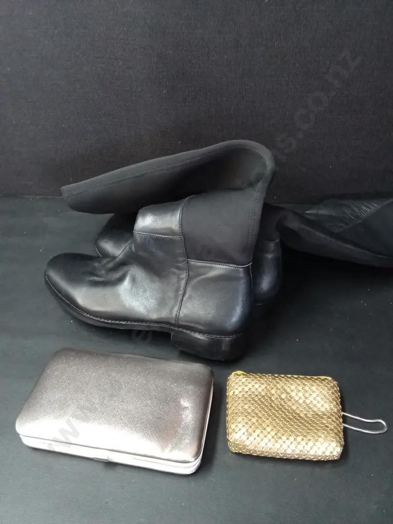 PAIR OF LEATHER AND LYCRA BOOTS SIZE 10 AND 2 PURSES Image 1++