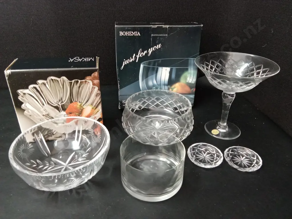 MIX OF VINTAGE GLASS ITEMS TALLEST H 18CM Image 1++